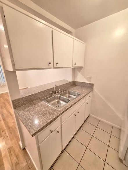 Building Photo - 4660 Kester Ave