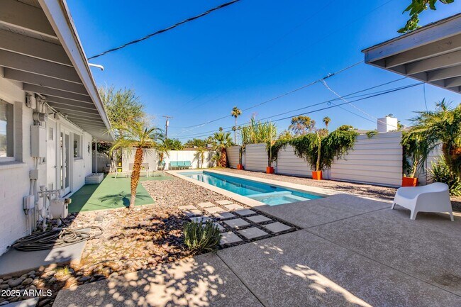 Building Photo - 421 N Evergreen St