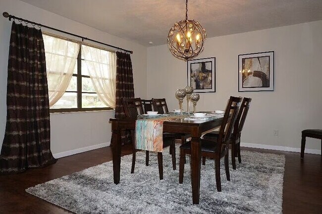 Building Photo - Beautifully Furnished 3-Bedroom Pool Home