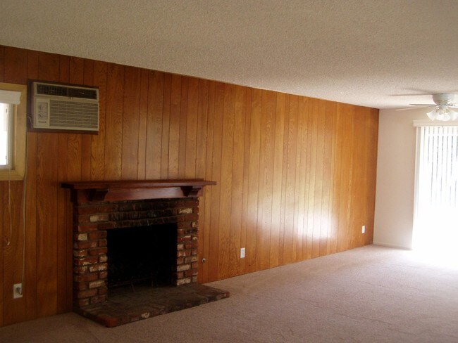 Building Photo - 10854 Reseda Blvd