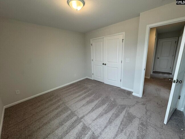 Building Photo - 3062 Hallsdale Dr