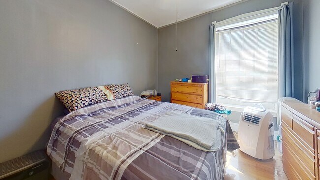 Building Photo - 801 Monroe St