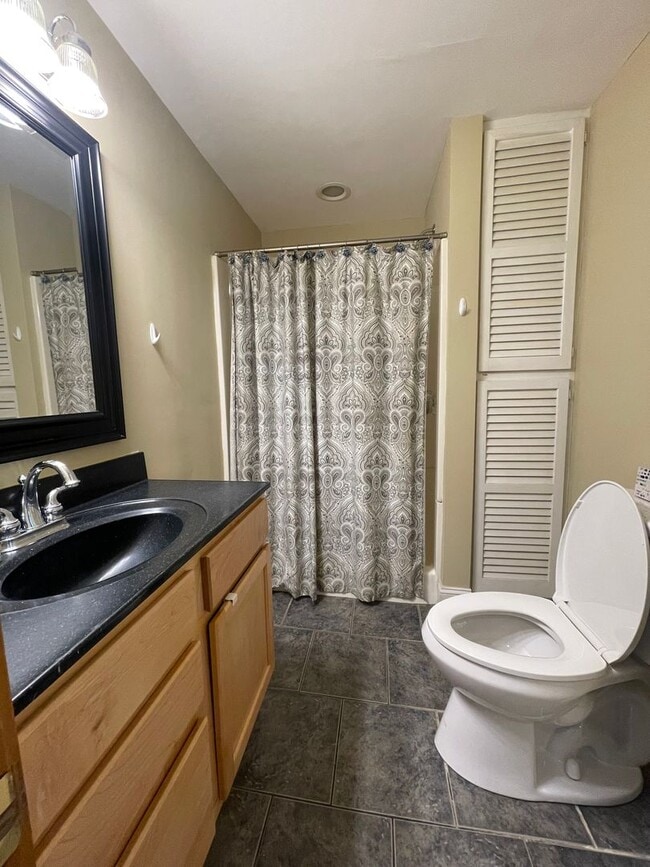 Building Photo - Exceptional 4-Bedroom Home for Rent in Dal...