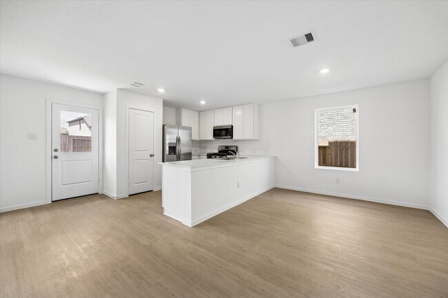 Building Photo - 16847 Spotted Oak Dr
