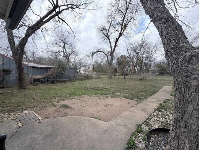 Building Photo - 1604 Main St