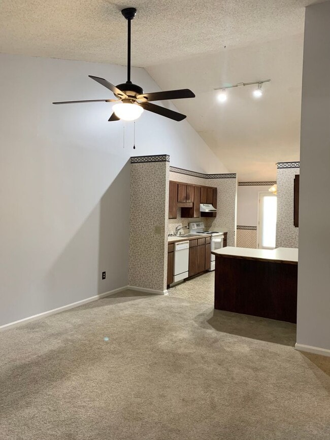 Building Photo - 128 Chesapeake Ct