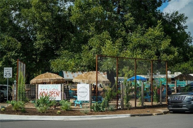 Building Photo - 2413 E 9th St