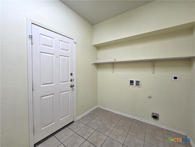 Building Photo - 5000 Willamette Ln