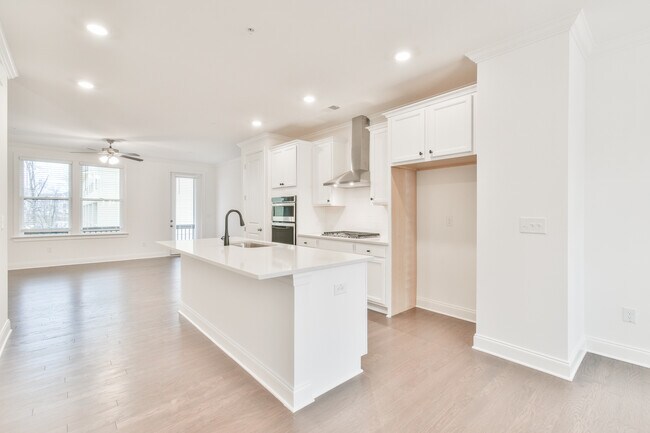 Building Photo - 6528 Beacon Dr