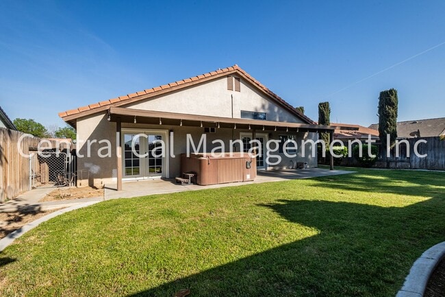 Building Photo - 4 Bedroom/2 Bath Home in Desired Riverlakes Community - $2495 per month!