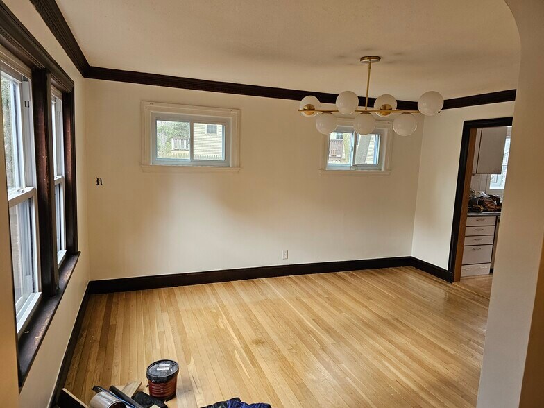 Building Photo - 419 Pond St