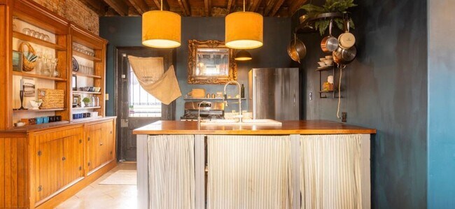 Building Photo - 3 Bedroom/2.5 Bath home