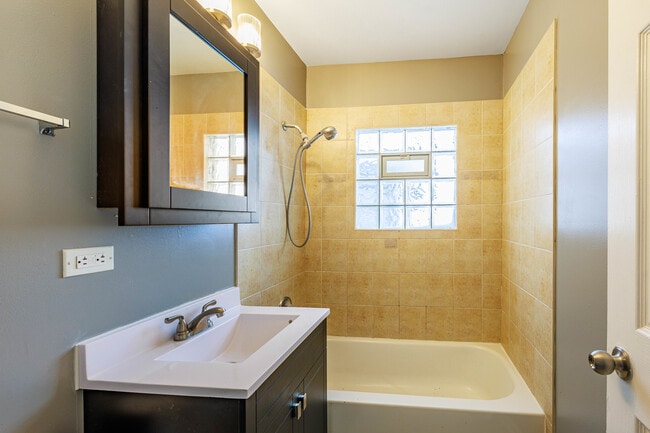 Building Photo - 2446 W 69th St