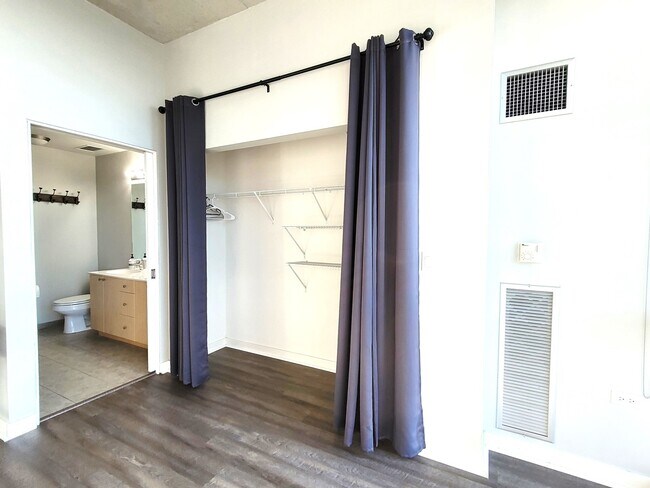 Building Photo - 235 W Van Buren St