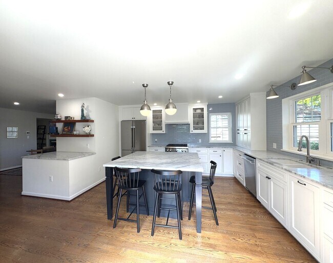 Building Photo - 2256 W Viewmont Wy W