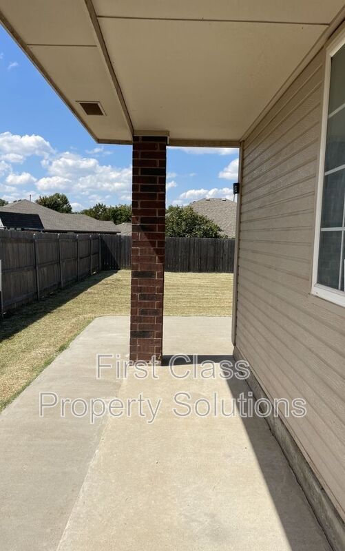 Building Photo - 1816 Creekside Dr