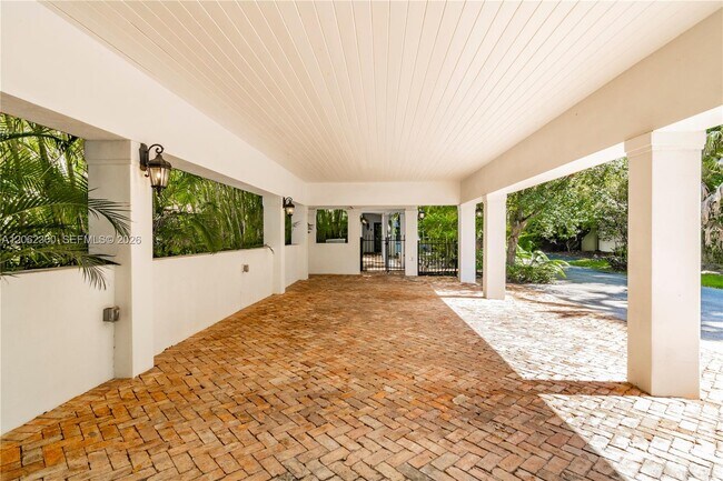 Building Photo - 709 Aledo Ave