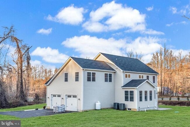 Building Photo - 1201 Regal Ln