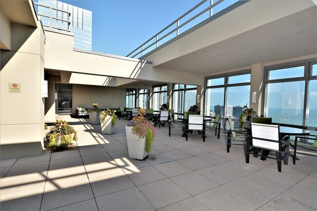 Building Photo - 65 E Monroe St