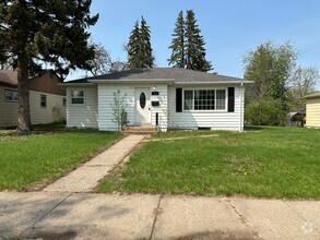 Building Photo - Spacious 4 bedroom  bathroom stand-alone h...