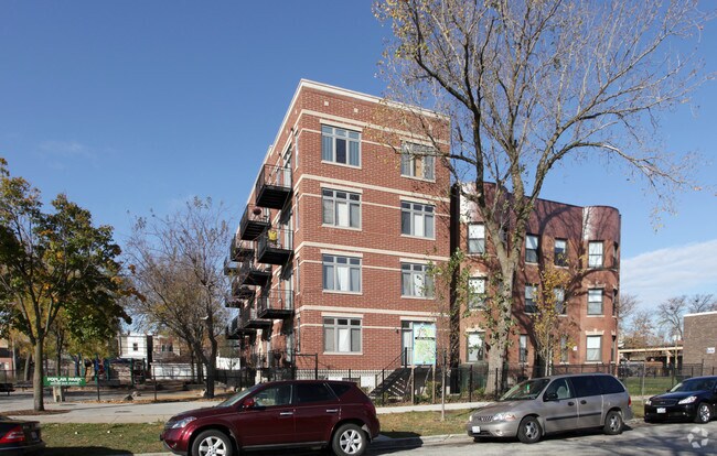Primary Photo - 4040 S Prairie Ave
