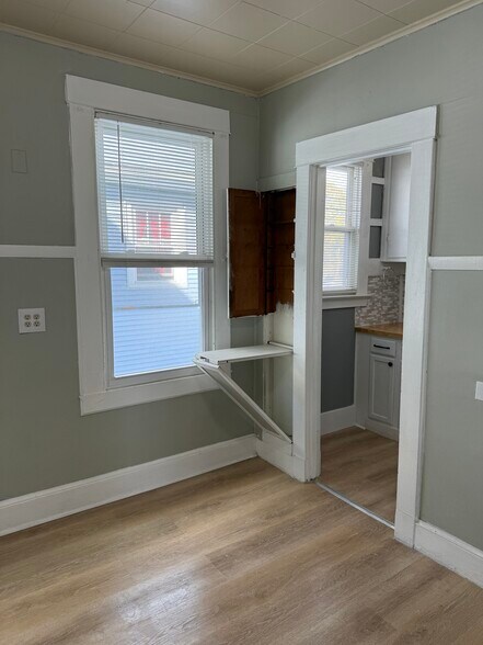 Building Photo - 813 Campbell Ave