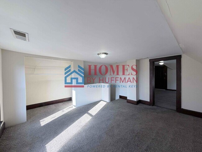 Building Photo - Three Bedroom House | Now Available
