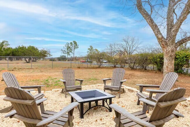 Building Photo - 3 Bed, 3 Bath Home with Expansive Kitchen, Two Living Areas & Private Suite