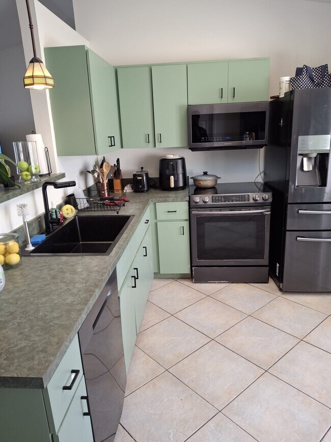 Building Photo - 385 Toledo St