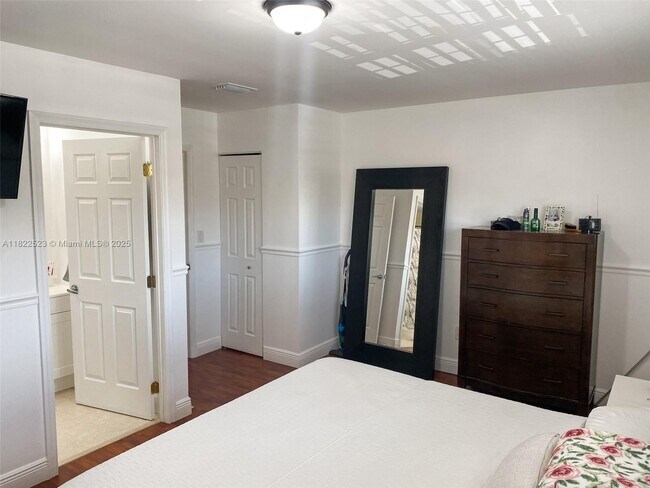 Building Photo - 8350 SW 154th Ave