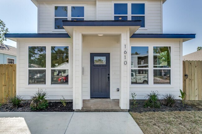 Building Photo - 1610 Life Ave