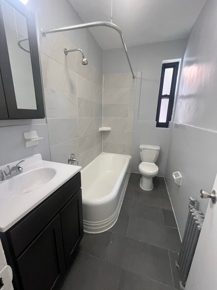 Building Photo - 7 Chestnut St