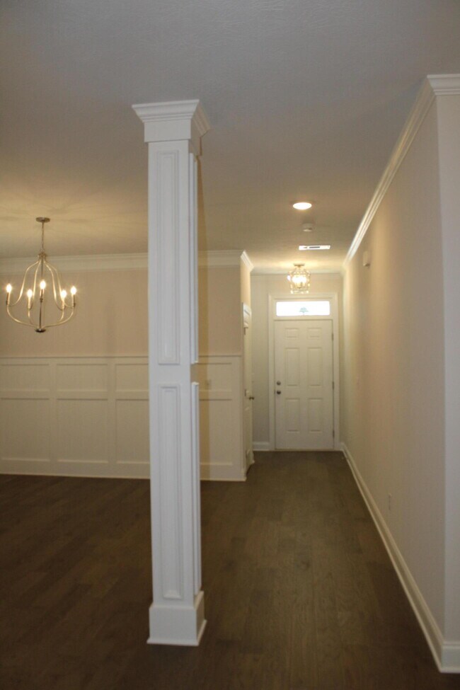 Building Photo - 846 Lillian Pk Dr
