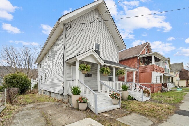 Building Photo - 28 Lydia St