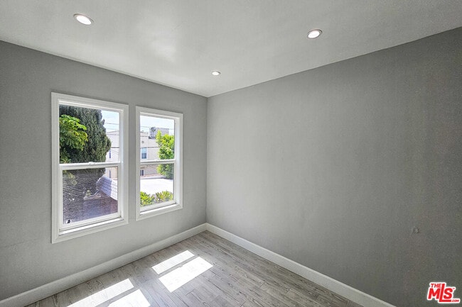 Building Photo - 1152 S Hayworth Ave