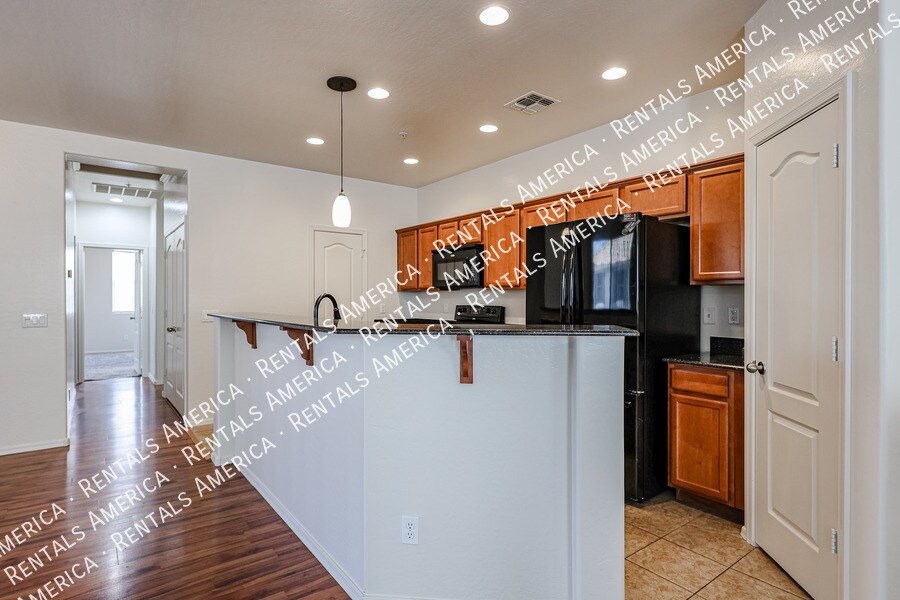 Building Photo - 7503 S 30th Run