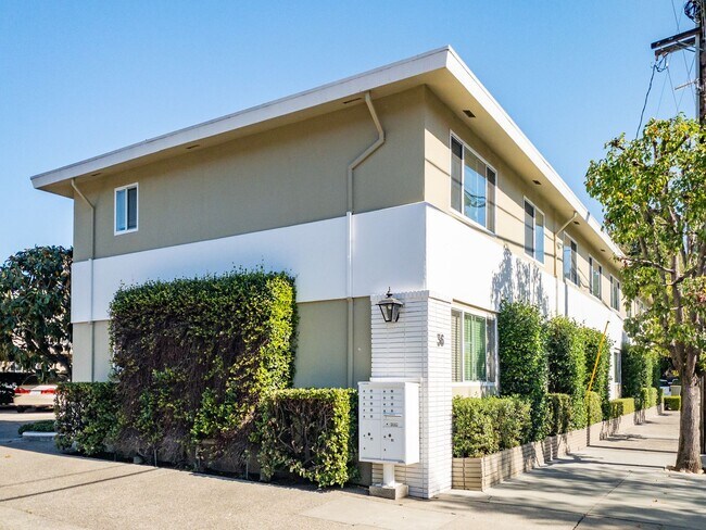 Building Photo - Immaculate 1BR/1BA! Downtown San Anselmo! Parking! Laundry! PROGRESSIVE