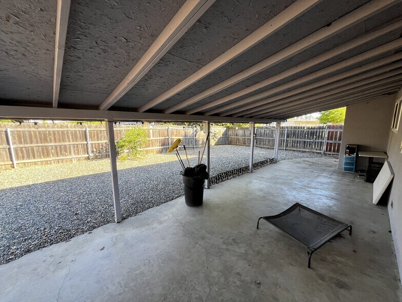 Building Photo - 2333 Zinfandel Dr