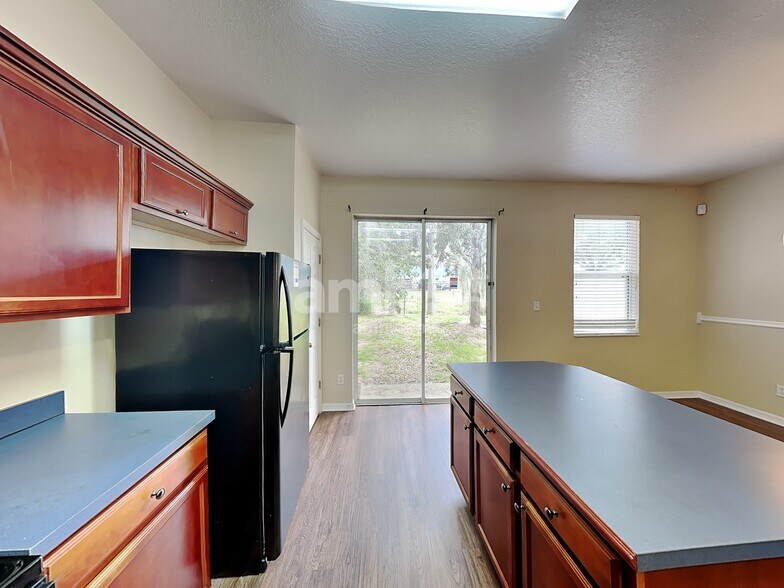 Building Photo - 517 Vicks Landing Dr