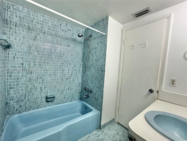 Building Photo - 9175 SW 77th Ave