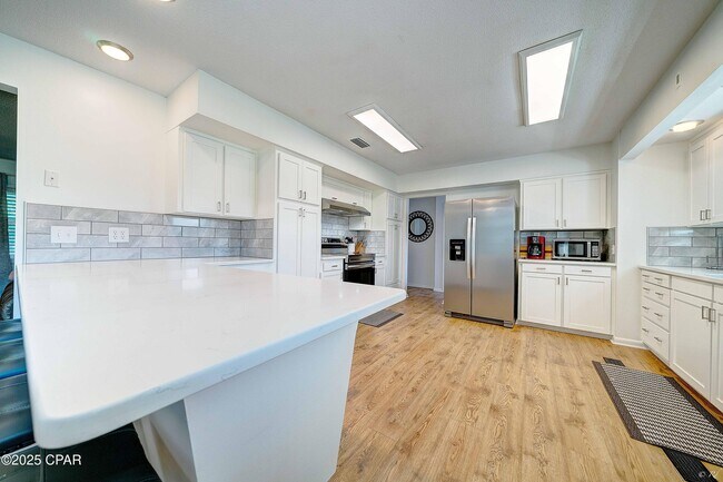 Building Photo - 2615 W 11th St