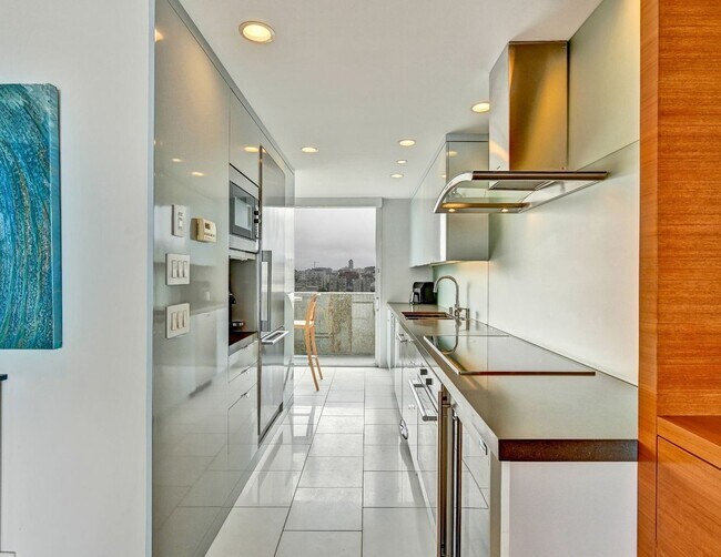 Building Photo - Designer Luxury. Iconic Views. Extraordinary Living.
