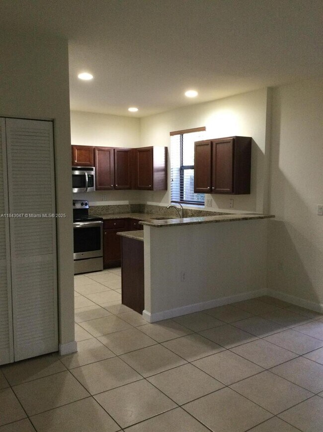 Building Photo - 17370 SW 153rd Ave