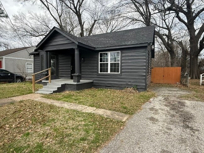 Building Photo - 2626 Whitman Ave