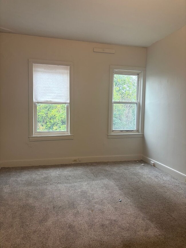 Building Photo - Section 8 Allowed-4 Bedroom 1 Bath House, Garage, Fenced Yard-York City SD