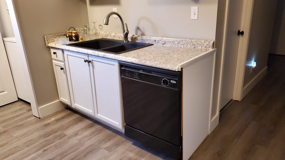 Building Photo - 434 S 199th St