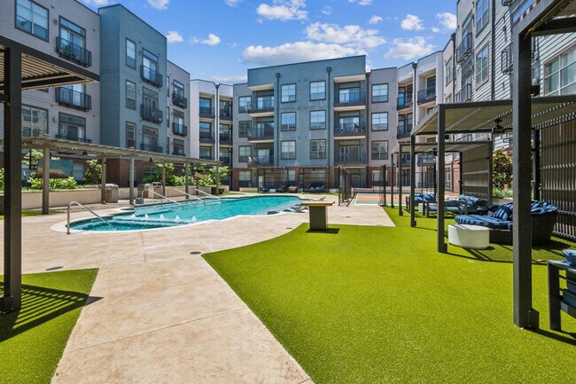 Building Photo - 2901 Indiana St