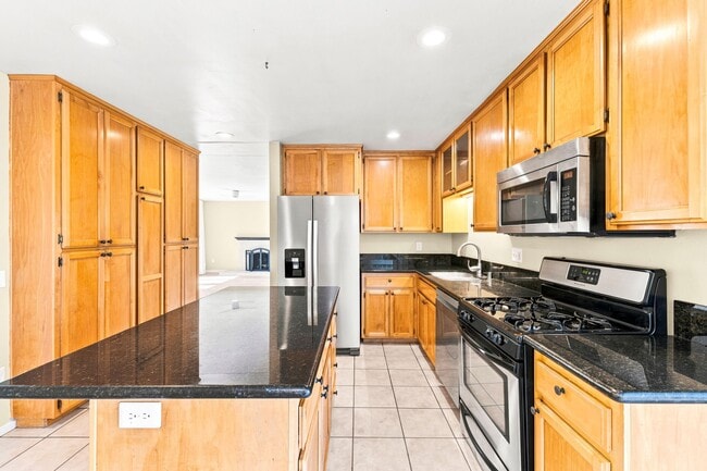 Building Photo - 11770 Treeview Pl