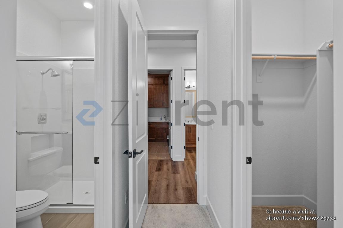 Building Photo - Unit