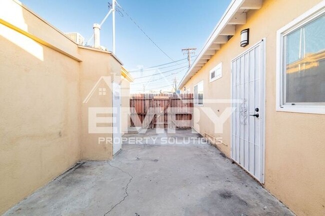 Building Photo - Newly 1 bed 1 bath apartment for rent in Firestone Blv Norwalk California